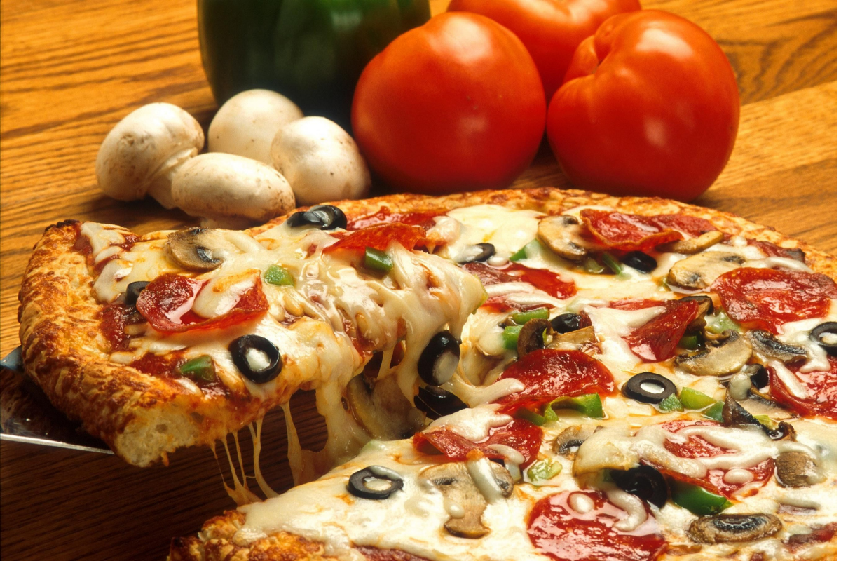 Historia pizzy – kto ją wymyślił?